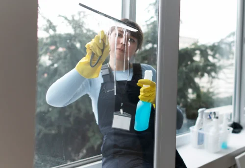 Nettoyage de vitres intérieures et extérieures à Locronan